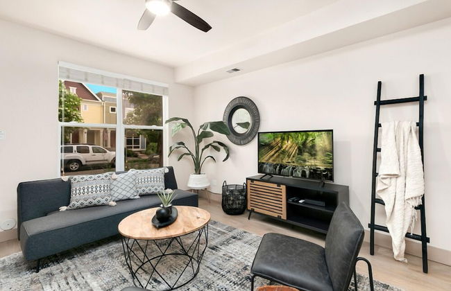 Hip Old Town North Gem! Near Breweries and River! - Foto 1