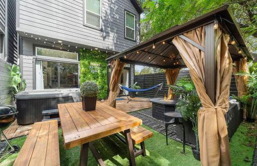 Black House - Downtown Elegance with HotTub and King Beds - Foto 50