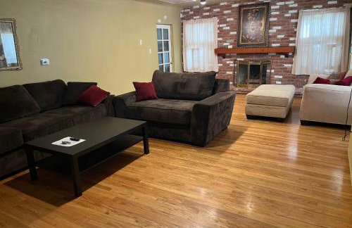 Secluded, Charming and Unique! Spacious Apartment EXCELLENT Central Location - Foto 7