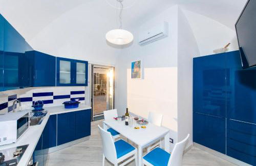 VILLA LA TAGLIATA spectacular jacuzzi tub amazing view and private parking garage - Photo 27