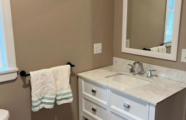 New home - walk to the lake! - Foto 11