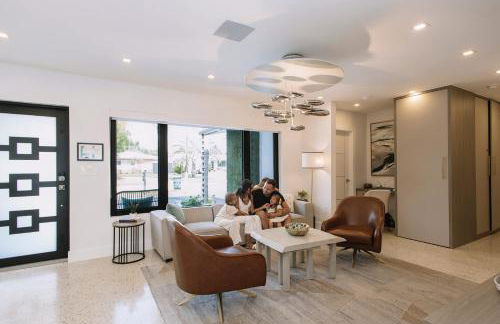 Tiki Hut Paradise Mins to Beach w Fire Pit - Foto 8