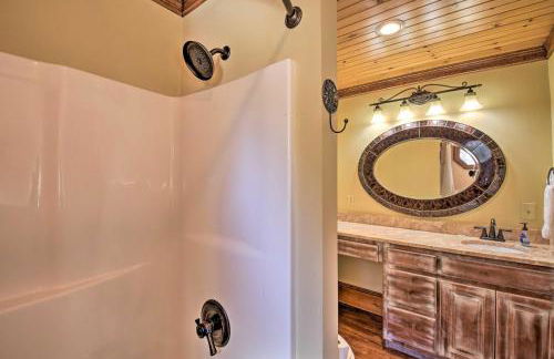 Clarkesville Ranch Cabin with Screened-In Porch! - Foto 14