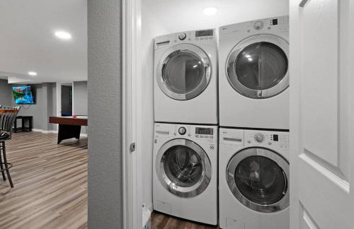 Arvada Retreat + 6 BD + Movie Theater - Photo 35