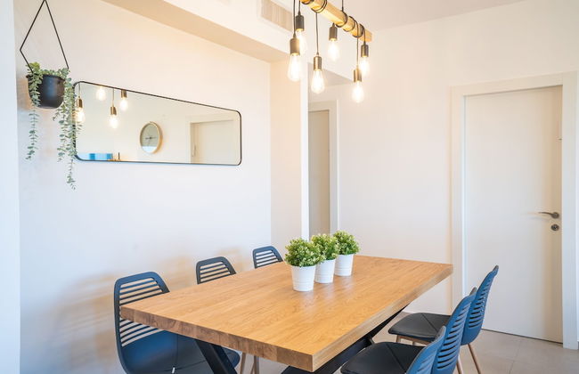 Stylish Seaside Escape with Balcony by Sea N' Rent - Foto 33