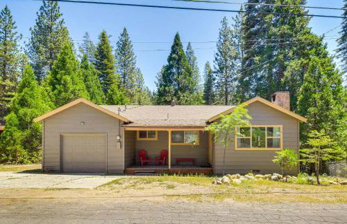 Cozy Retreat with Deck about 2 Mi to Pinecrest Lake! - Foto 36