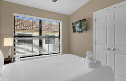 Sun, Fun & Summer Getaway - TownHome by Disney! - Photo 24