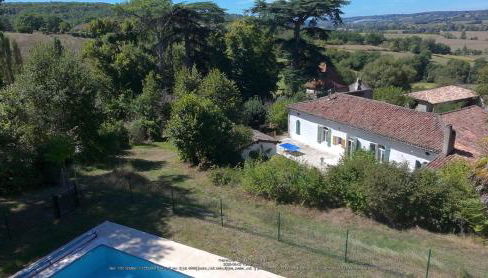 Chambre d'étape et Gîte de séjour- DomaineSalamandre-fr - Piscine, Nature, GR65 et Télétravail - Foto 5