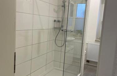 6-Personen Apartment mit großem Parkplatz, Küche & WLAN ideal für Monteure und Familien - Foto 5