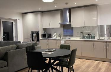 The Crimsons, with free parking, Harlow - Foto 1