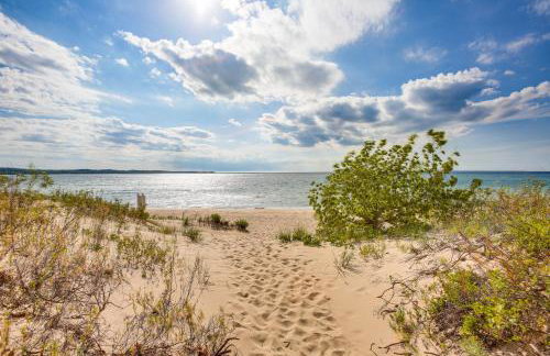 Glen Arbor Riverfront Retreat Steps to Beach! - Foto 20
