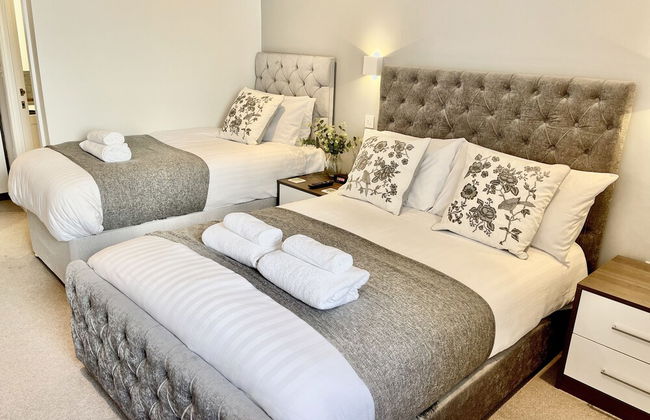 Apartment Twelve - Photo 2