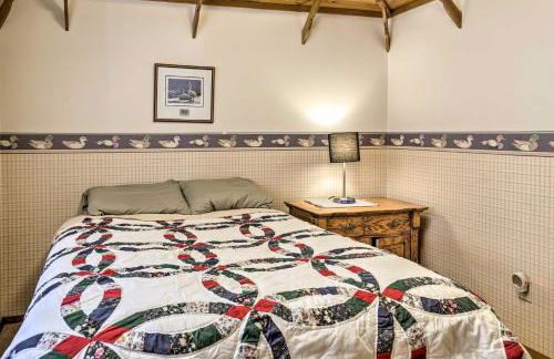 Simple Cranberry and Wine Farm Home with Fire Pit! - Photo 20