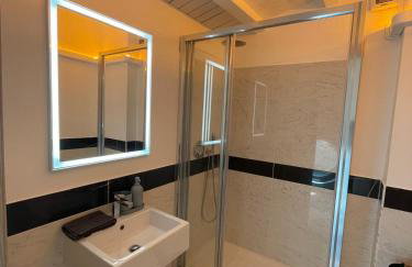 JOIVY Exclusive 2-Bedroom Villa with Private Garden - 5 minutes from the Colosseum - Photo 42