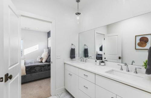 TWO Neighboring Homes Sleeps 24 Walk to 12 South - Foto 32