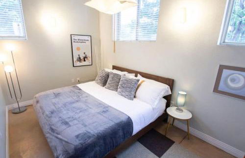 Trendy Modern Loft in Rino Art District - Photo 32