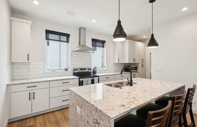 New Modern Townhome With Rooftop Patio 2 Bedroom Townhouse by RedAwning - Foto 12