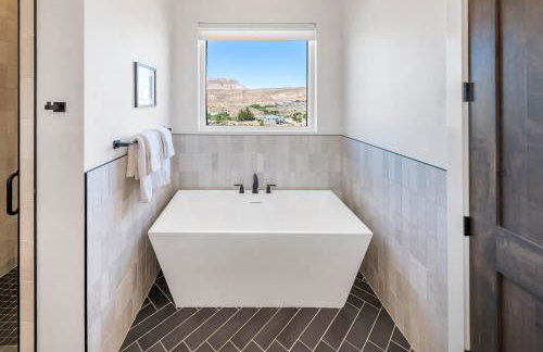 Cliffside Modern Villa - Hot Tub Stunning Views - Foto 18