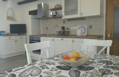Apartment Nena- apartman sa posebnim ulazom u prizemlju, terasom i zelenom okućnicom - Foto 14