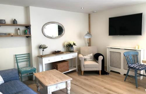 STABLES Stylish comfortable peaceful cottage with parking and outdoor space - Photo 37