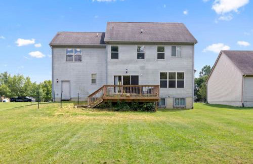 Quiet Suburban Home with Art Deco Flair - Foto 26