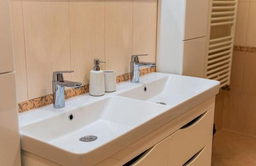 Zagreb 265 & 266 - 3 Bedroom Apartment & 2 Bedroom Apartment - City Centre - Flexible Keybox Entry - Monthly Rent - Modern - Photo 28