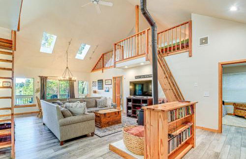 Port Orchard Lakefront Cabin with Fire Pit and Grill! - Foto 4