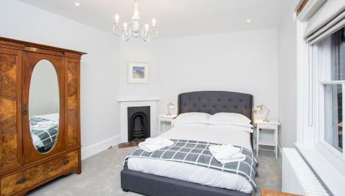 Torrington Hall - Photo 2