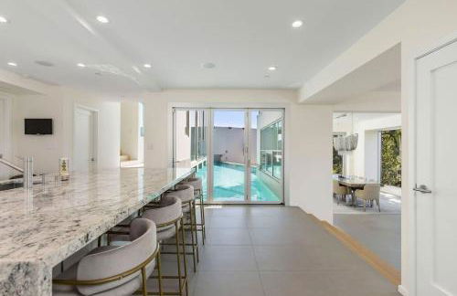 Spacious 4BR Retreat with Private Pool, Pool Table and Fast Wi-Fi Sleeps 9 Quiet Clinton Location - Foto 27