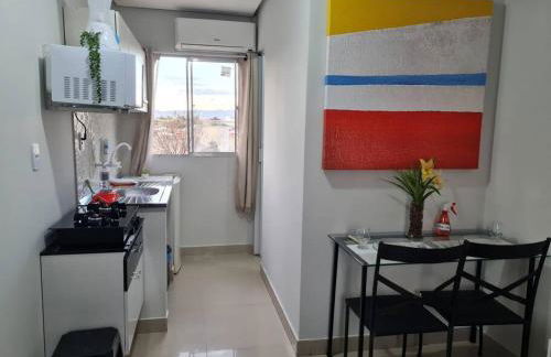 Kitnet310 centro, linda vista janela,tv smart, ar - Foto 4