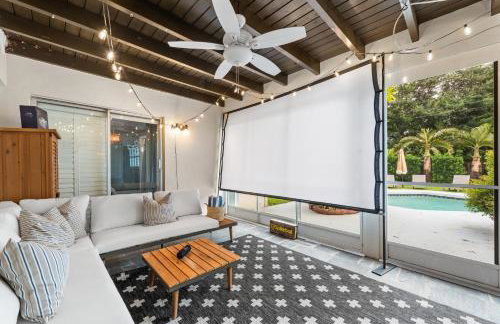 Centrally Located 4BD Oasis with Pool & Movie Patio - Foto 7