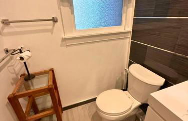 Oak Manor - Chic & Stylish 2BR Apartment Retreat - Photo 53