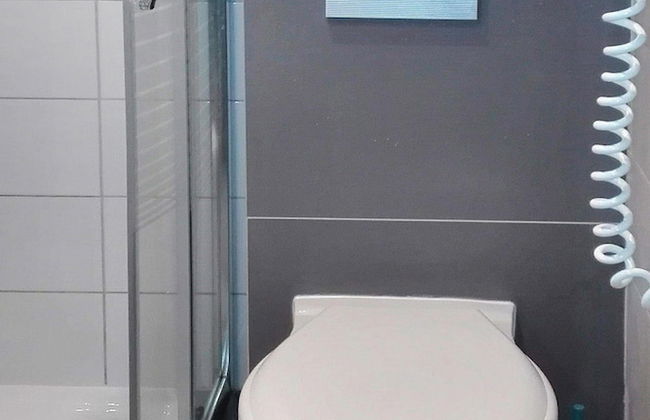 Bungalow by Lake Near Baltic & Gdansk Bay - Photo 10