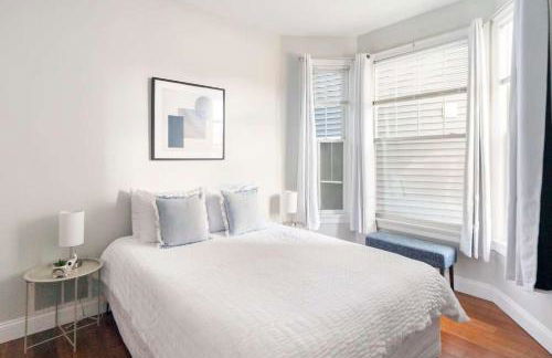 Jennifer's Stylish Apt Private Deck Backyard Oasis - Foto 4