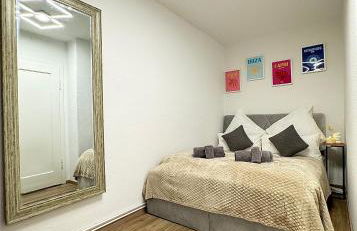 REGENCY Apartments - Traumhafte zentrale 40m2 Wohnung mit Kinoleinwand, WiFi und Netflix - Foto 9