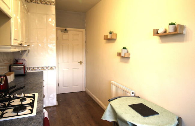 Doncaster Central Apartment Sleeps 5 Very Quiet - Photo 7