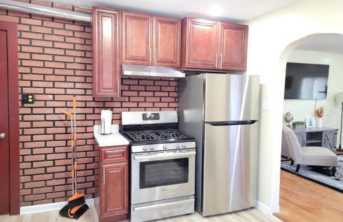 Nice big house with parking, king bed, yard - Foto 27