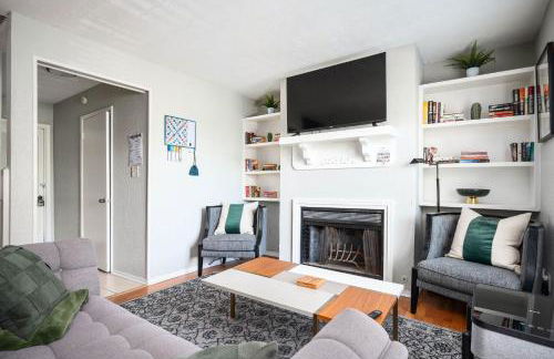 Vibrant Family Retreat~Sleeps 8~2 Kings~ Game Room - Foto 5