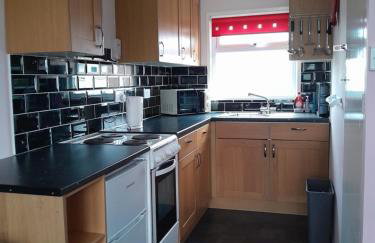 alicias chalets ,free WIFI & swimming pool passes - Foto 1