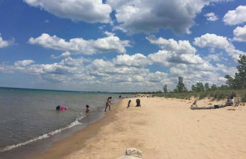 Lakefront Family Retreat with Grill Steps to Beach! - Foto 32