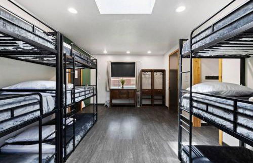 LUX Treehouse on Private Lake next to Lake Conroe with Game room, Paddleboards, Lake Views, and more! - Foto 37