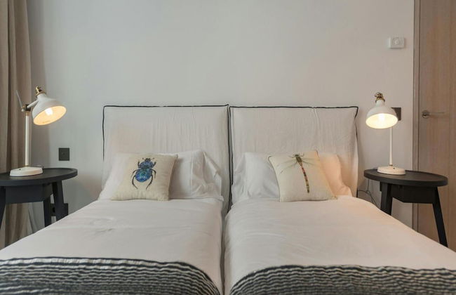 Stunning Villa With Modern Appliances - Photo 6