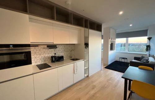 Voyager Haus Apartments, EV Charging Stations, London Heathrow Airport, LHR, Terminal 4, RE-Energise & GO - Foto 19