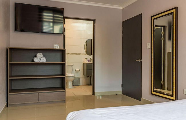 NEW 6BR Villa w Pool Across Street Palmbeach - Foto 45