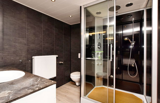 Modern Family Home With Wellness - Photo 19