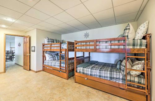 Hot Tub and Shared Dock Lakefront Grove House - Foto 21