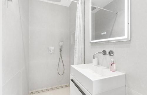 Beachfront Complex Jardines de las Golondrinas Elviria - Photo 10