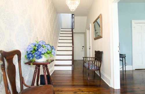 Borum House - 3 Bed, 2 & Half Bath, Full Kitchen, Heart of Downtown Natchez - Foto 11