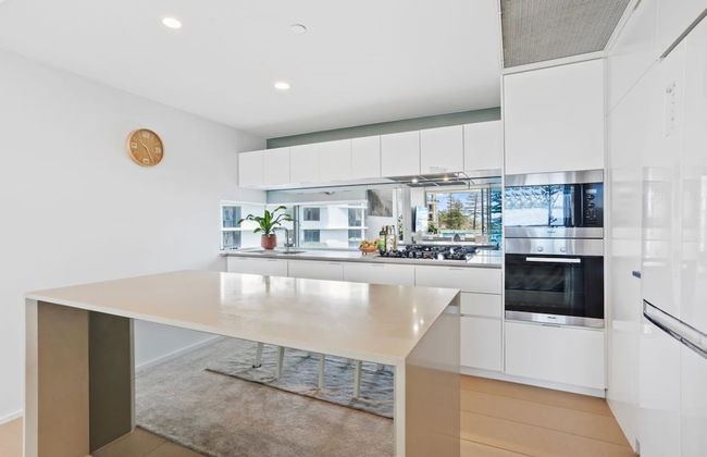 Luxury Beachfront Stay in Kirra - Photo 9