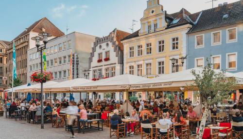 Exklusives Studio - Zentral Innenstadtlage - Kostenloser Parkplatz - Aufzug - Modern für bis zu 4 Personen - Smart Home - Foto 2